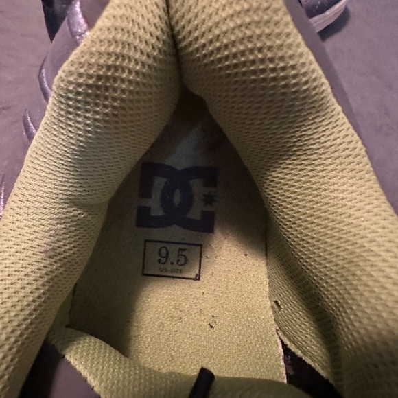 Men’s DC skate shoes. Size 9.5 - Picture 4 of 4